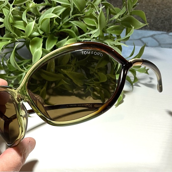 Gorgeous Pair of Tom Ford Women\'s Sunglasses main image 9